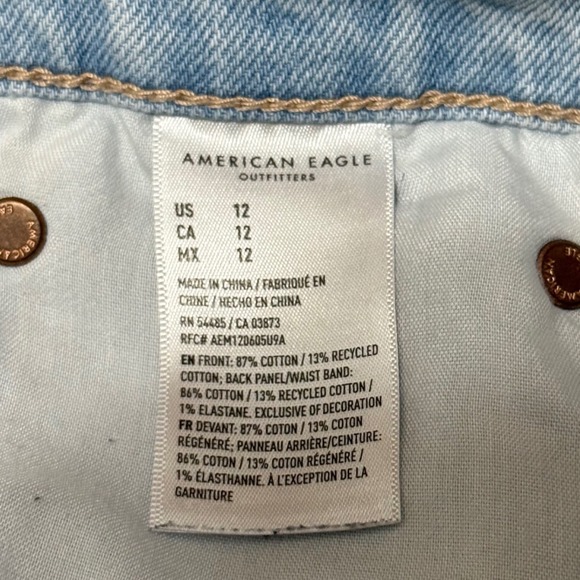 American Eagle Denim Shorts Relaxed Cut Off Size 12 Light Wash - Picture 4 of 8